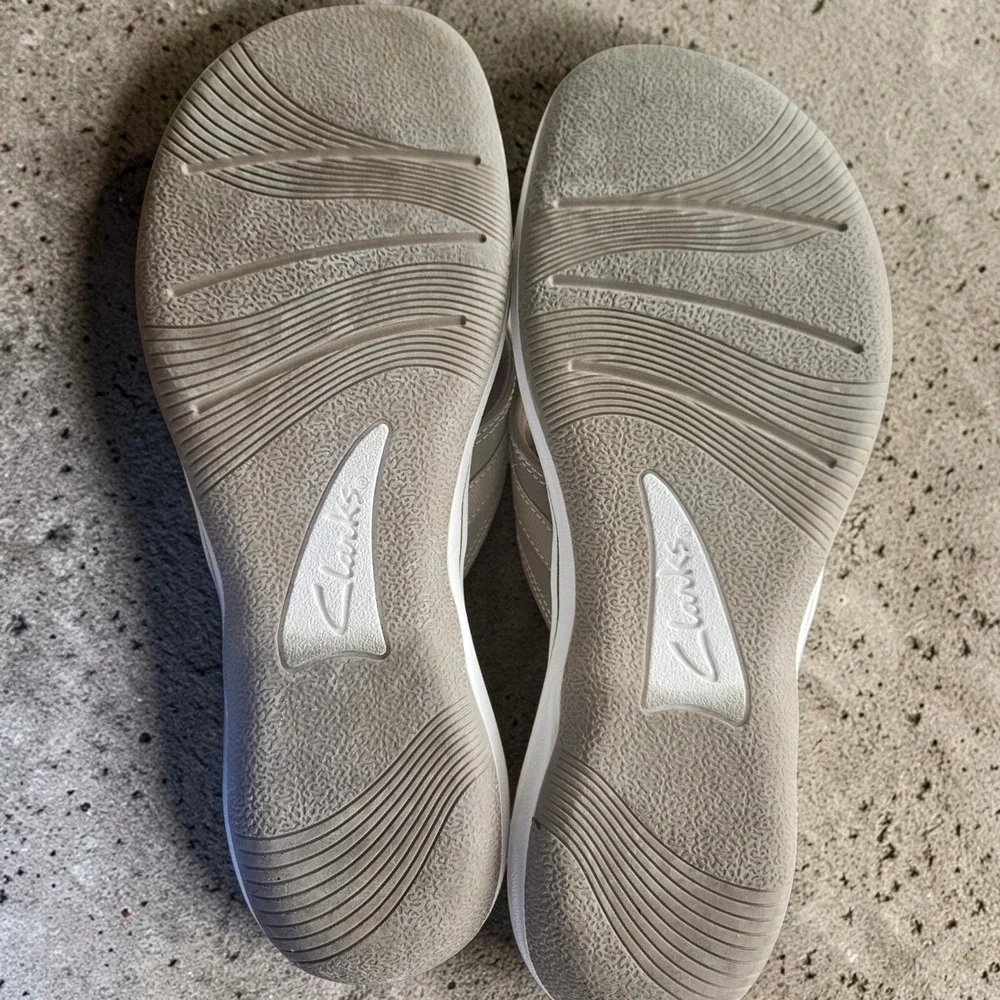 Clarks Breeze Sea Flip Flops Womens 11 Beige Cloudsteppers Comfort‎ Sandels